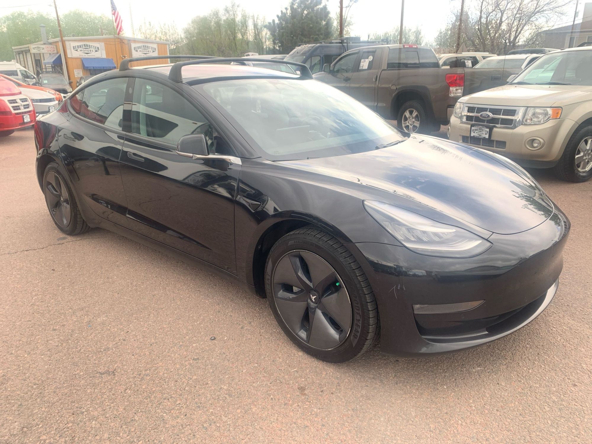 tesla model 3 2018 5YJ3E1EB1JF070592 image tesla model 3 2018 5YJ3E1EB1JF070592 image